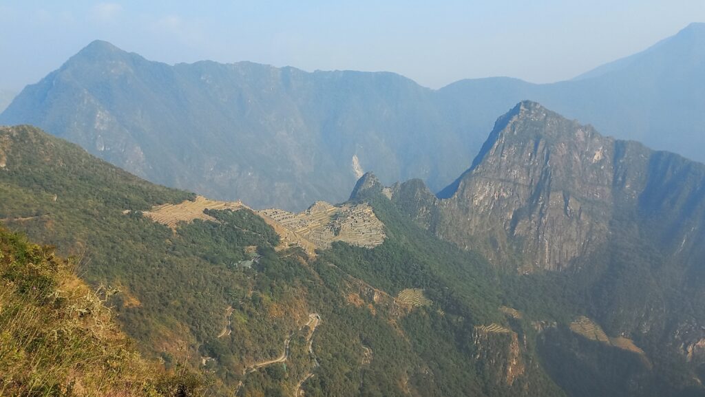 Incká stezka - pohled na Machu Picchu od Sluneční brány