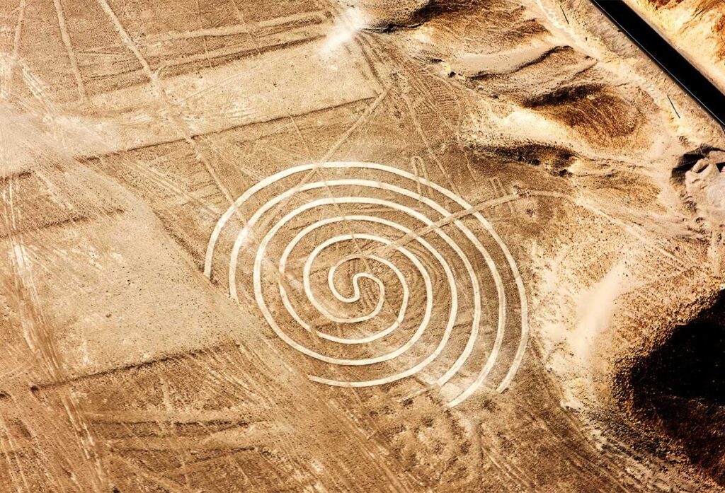 Známá spirála na planinách Nazca